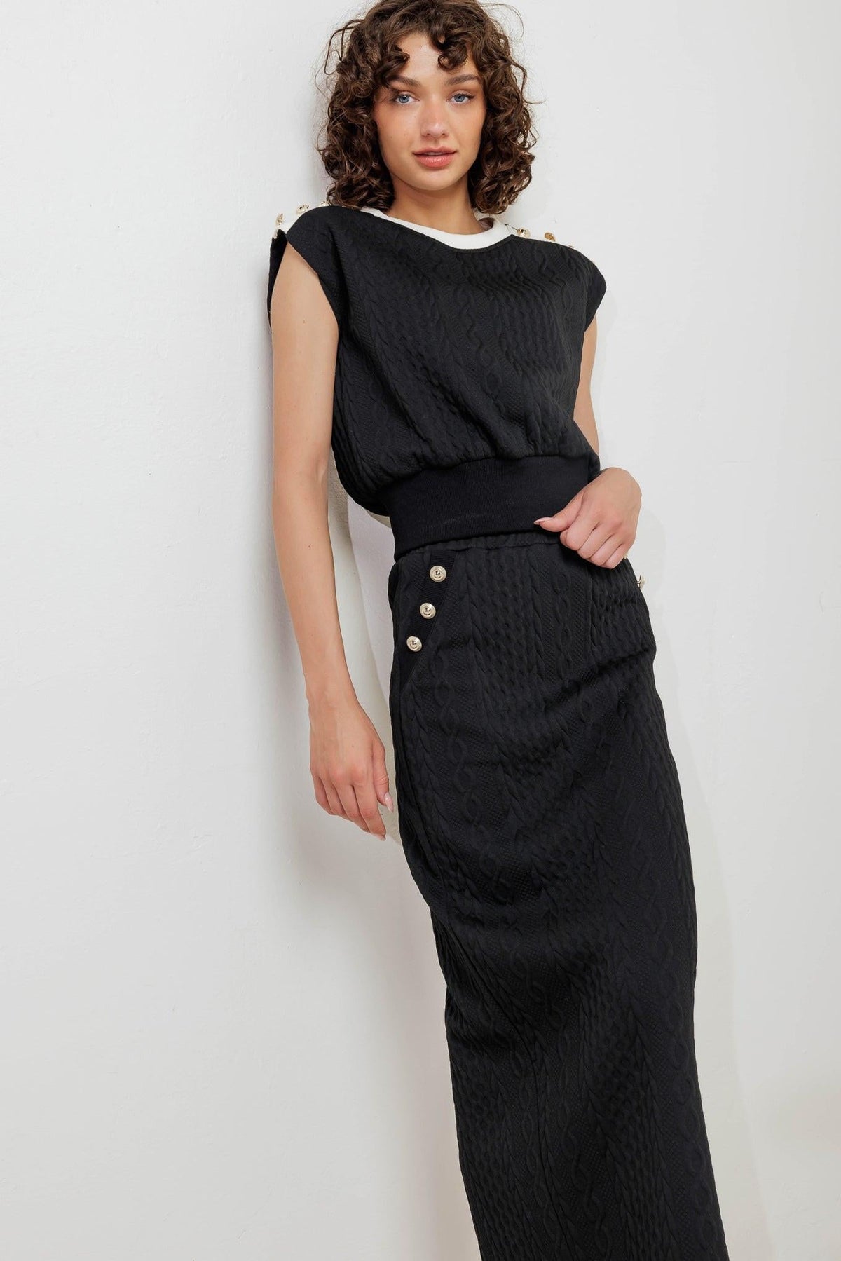URBAN LUXE COMMAND KNIT MIDI SKIRT