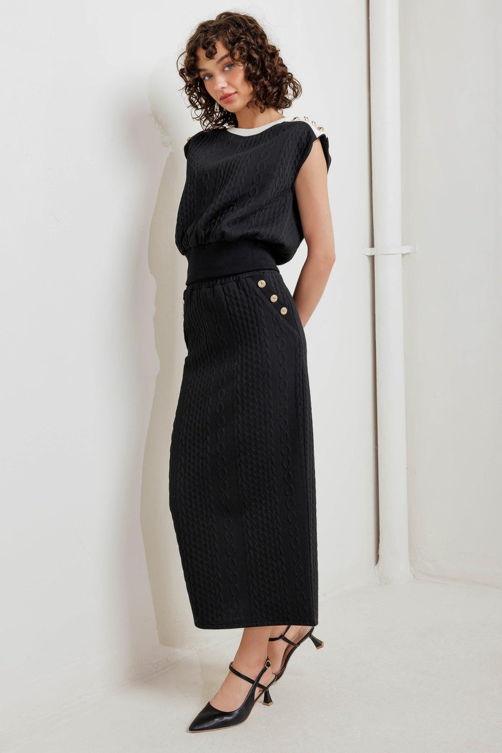 URBAN LUXE COMMAND KNIT MIDI SKIRT