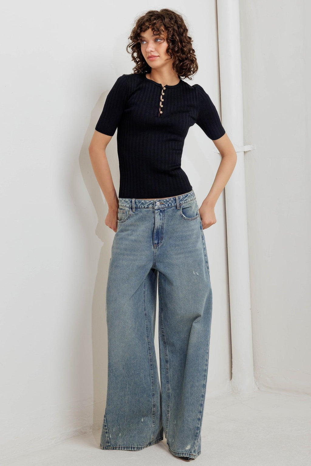 MODERN CURL SWEATER KNIT TOP