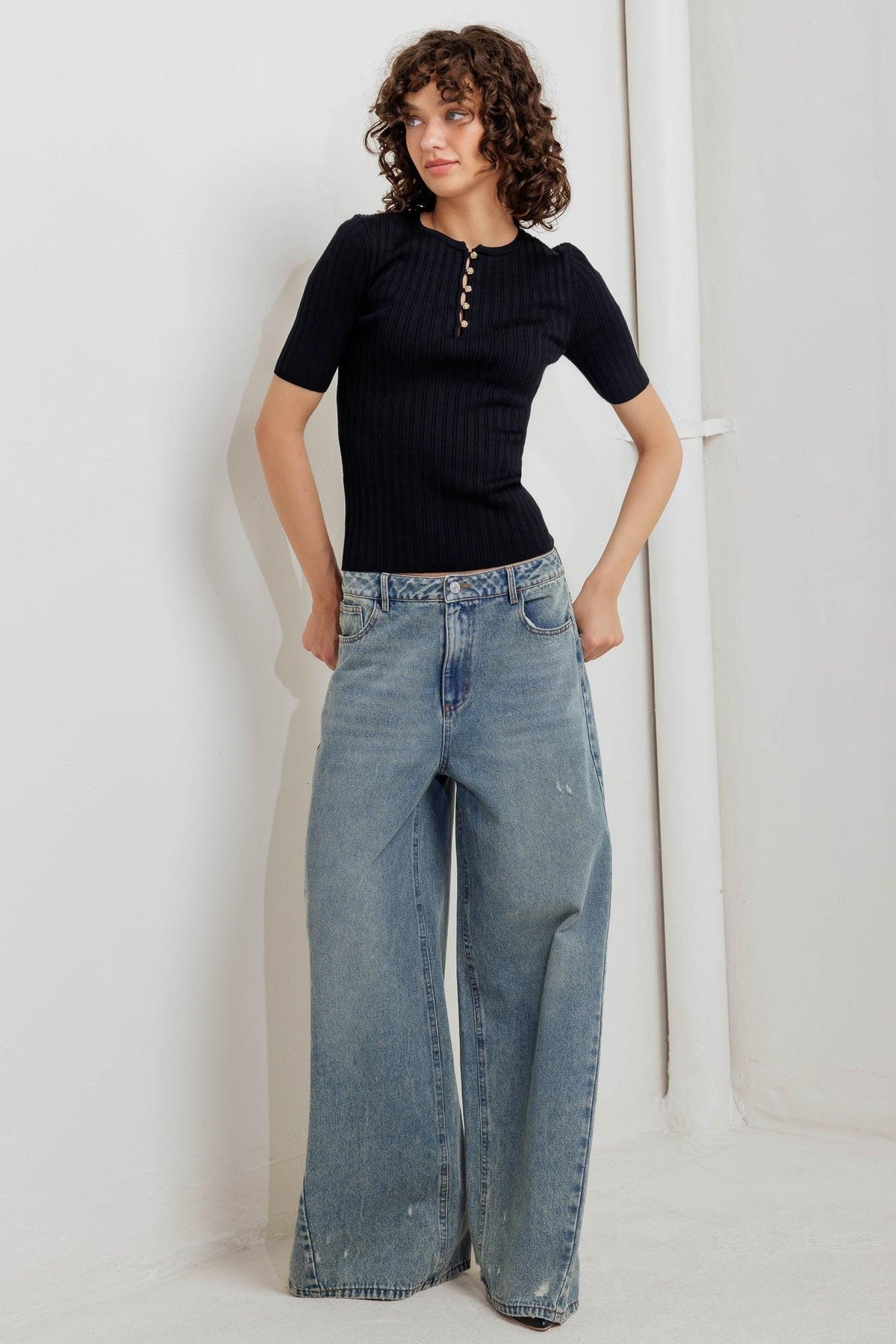MODERN CURL SWEATER KNIT TOP