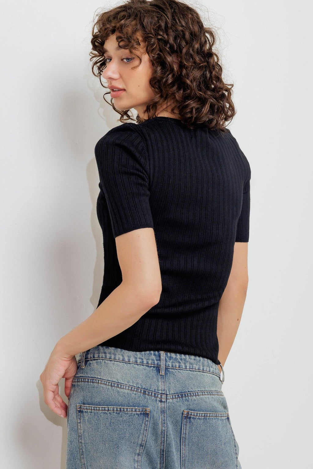 MODERN CURL SWEATER KNIT TOP