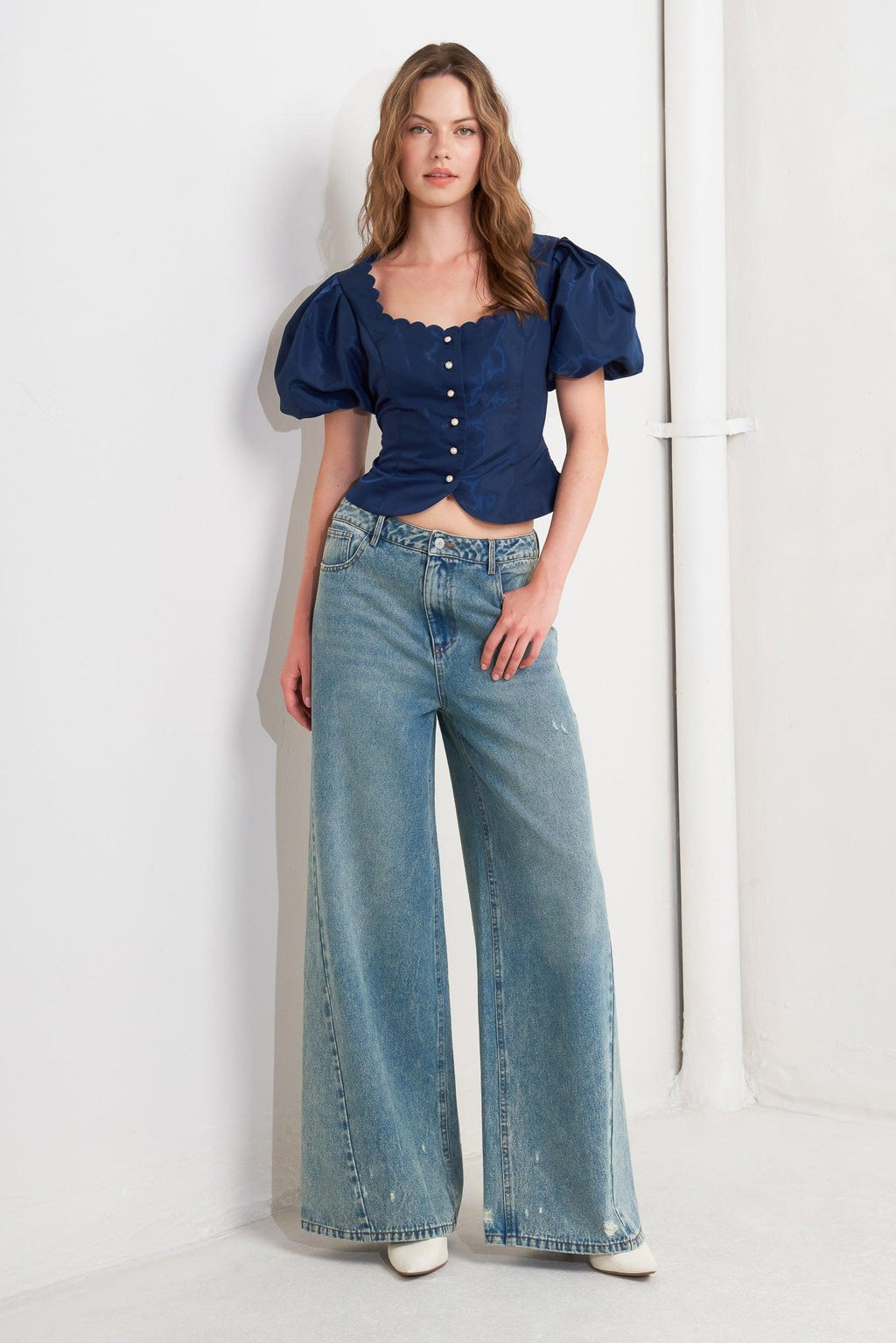 SCALLOP KISS WOVEN TOP