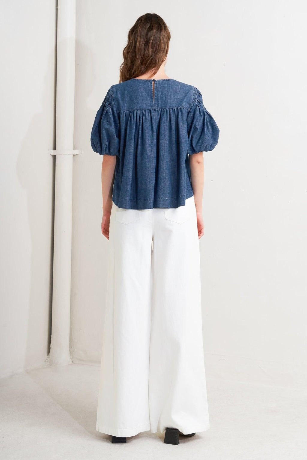 COTTAGE SPELL CHAMBRAY TOP