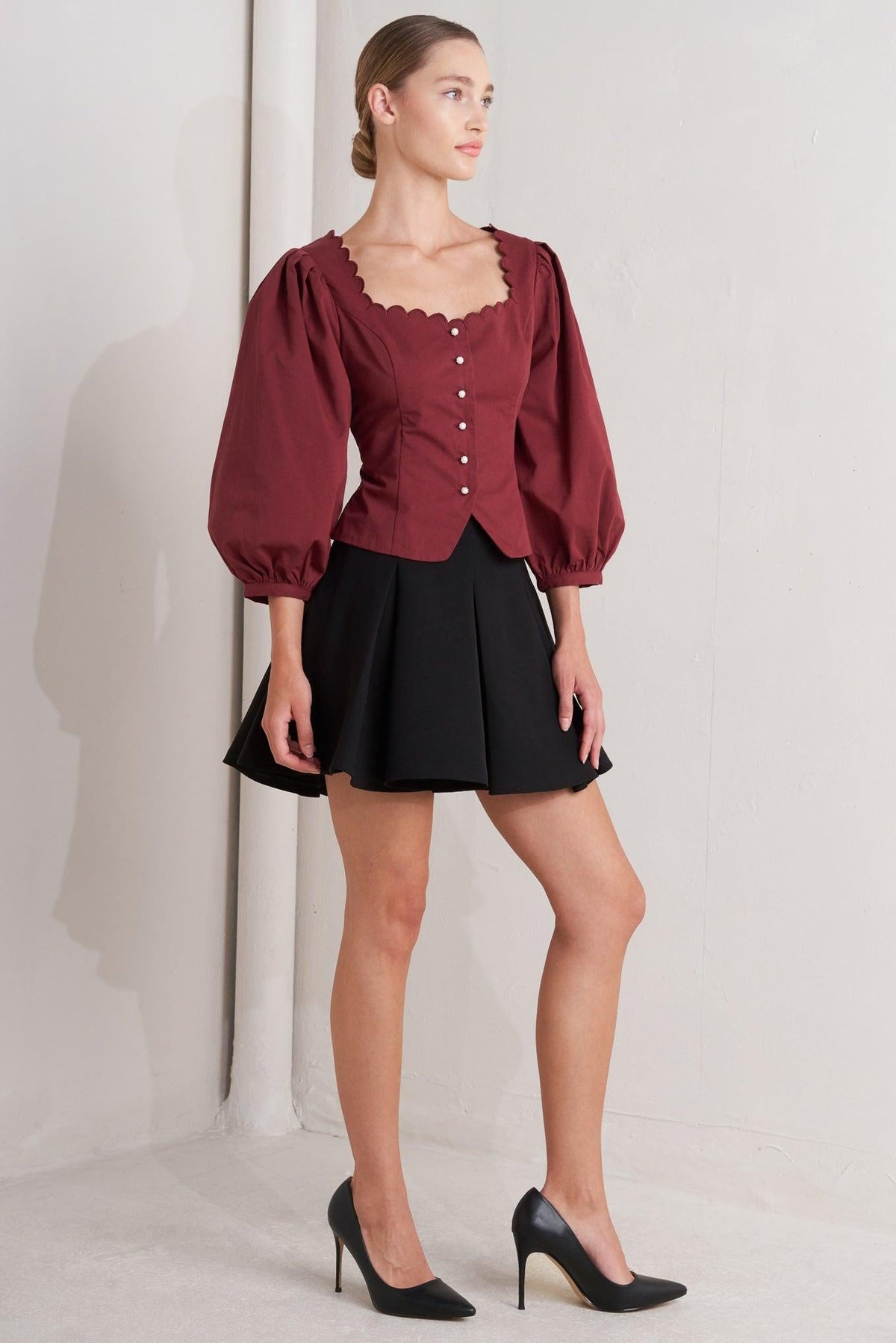 AMOUR SCALLOP WOVEN TOP